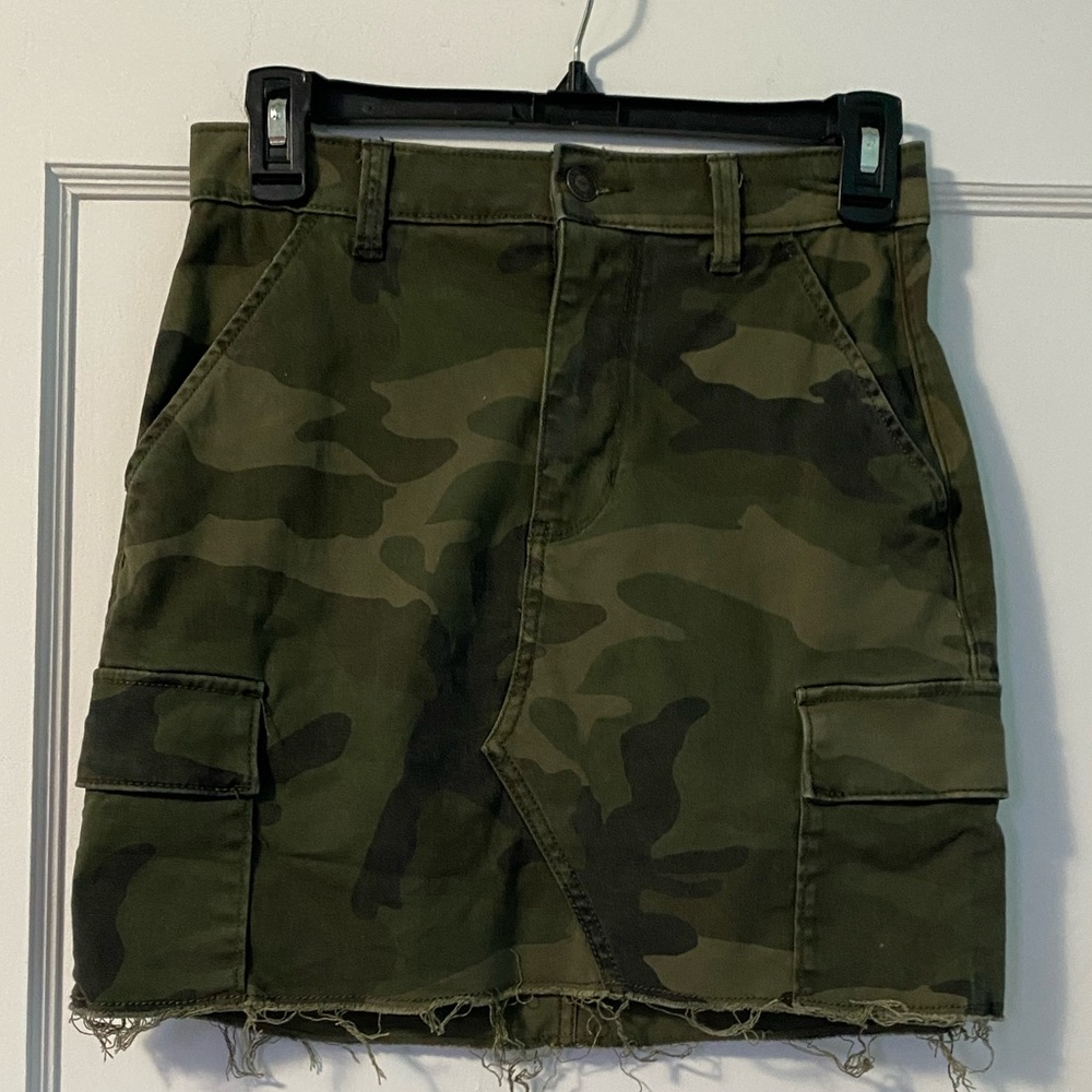 Hollister Ultra High Rise Camo Cargo Skirt